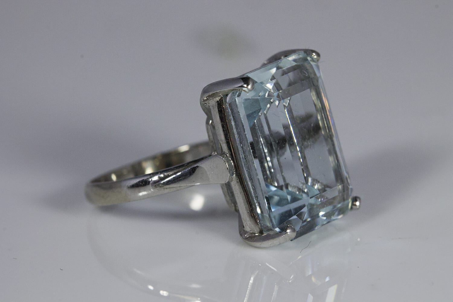 18K White Gold Emerald Cut Aquamarine Cocktail Ring C376