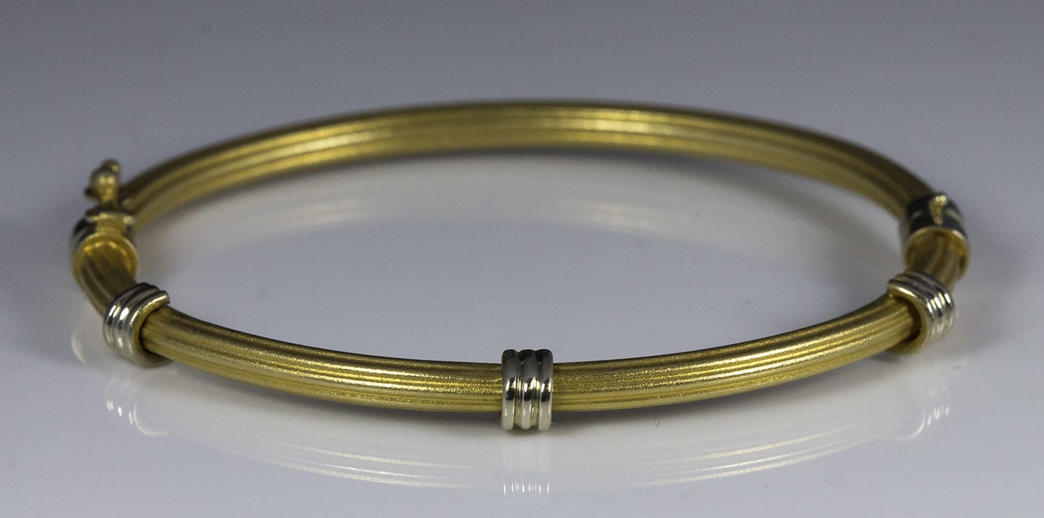 14k Yellow Gold Hinged Bangle Bracelet, Ribbed with Bright White Gold  Accents and a Satin Finish - F414