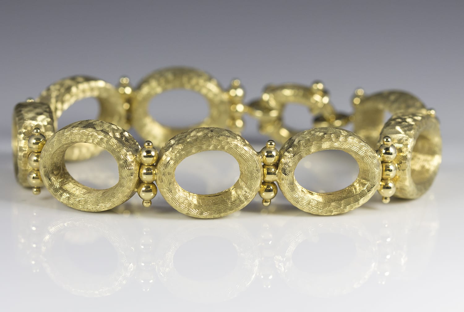 14k Yellow Gold Large Oval Link Bracelet w/ Florentine Finish Alternating  with 3 Vertical Gold Ball Links - G114